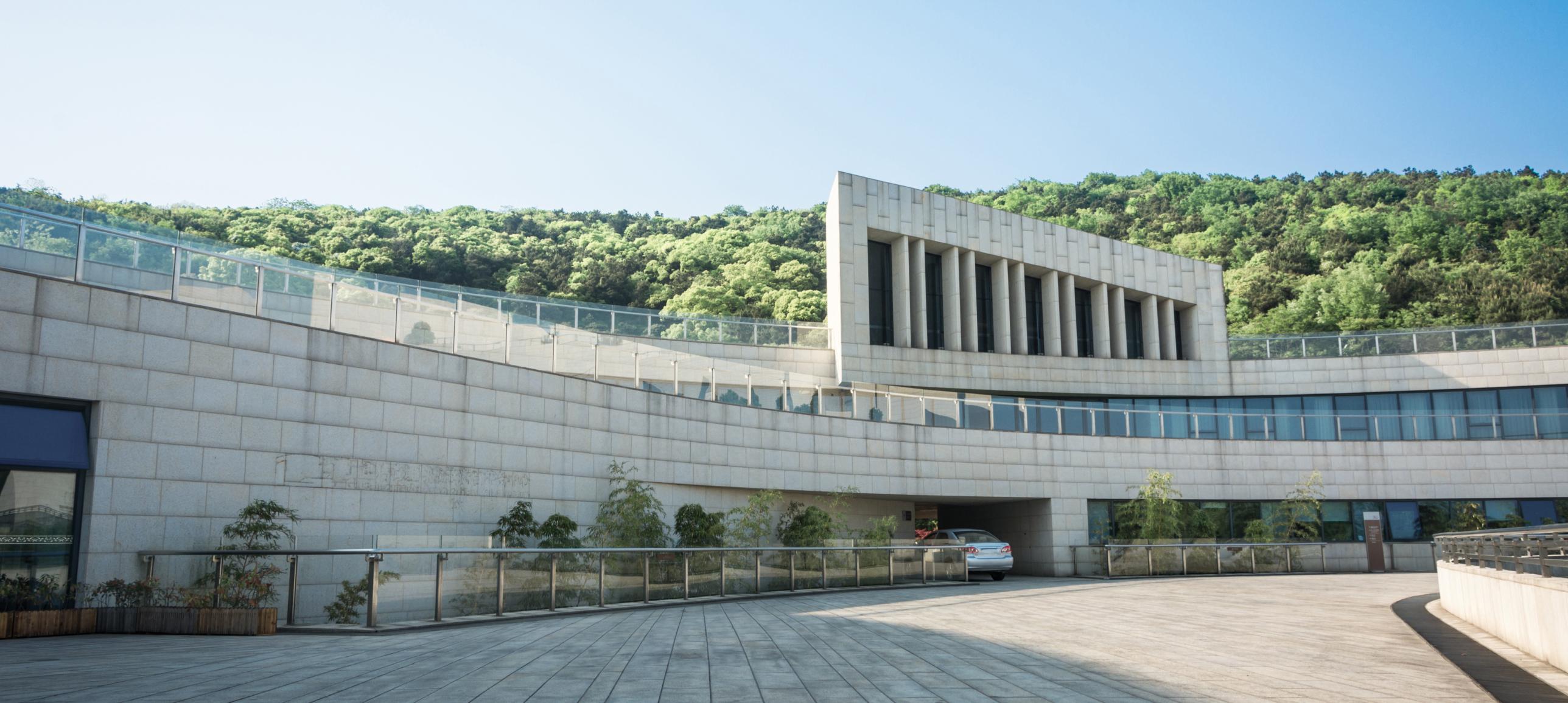 Institutions/Municipal
