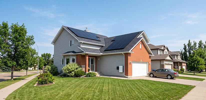 Solar Installation in Lloydminster: The Definitive Guide to Clean Energy in Canada’s Border City